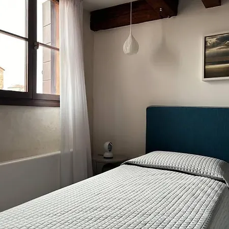 Sedo3032a • • Luxury House • *