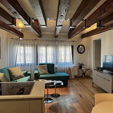 Sedo3032a • • Luxury House • *