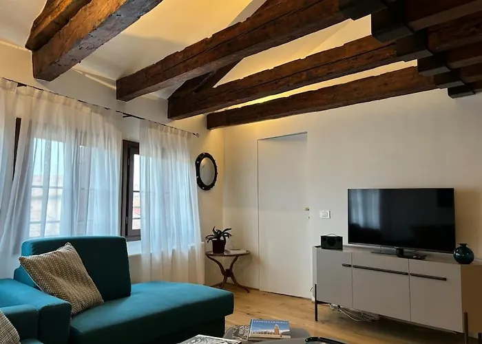 Sedo3032a • • Luxury House • *